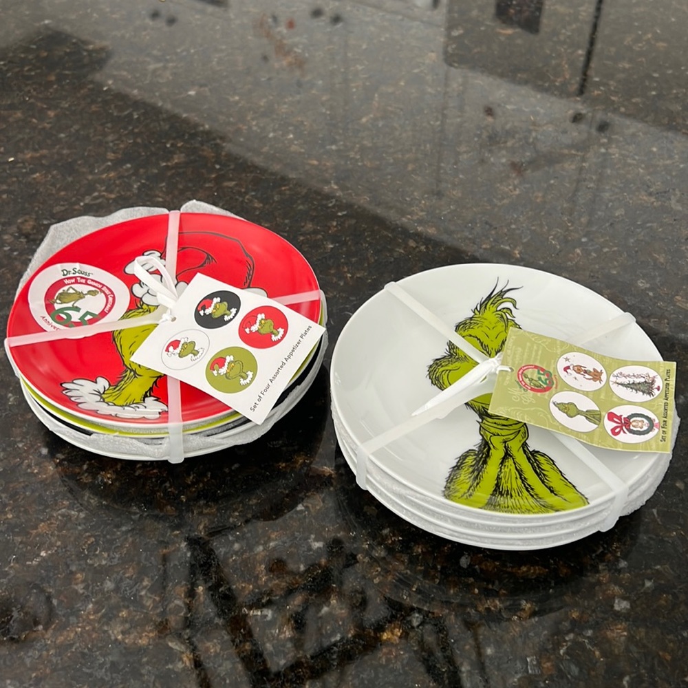 Brand new The Grinch 2 sets of 4 assorted appetizer plates!